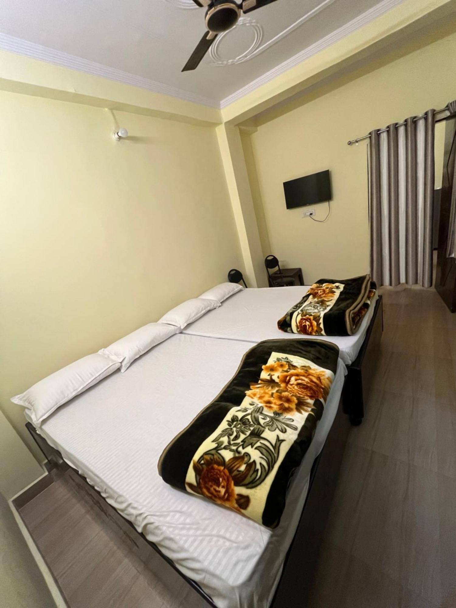Incredible Banaras Inn Varanasi Exterior foto