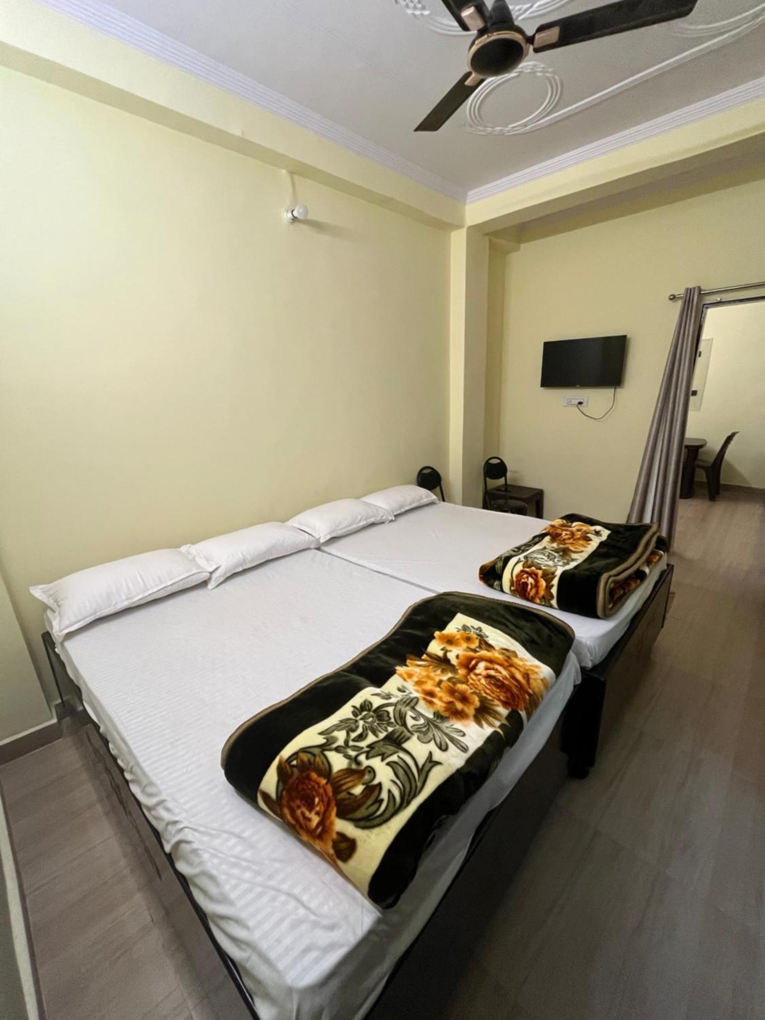 Incredible Banaras Inn Varanasi Exterior foto