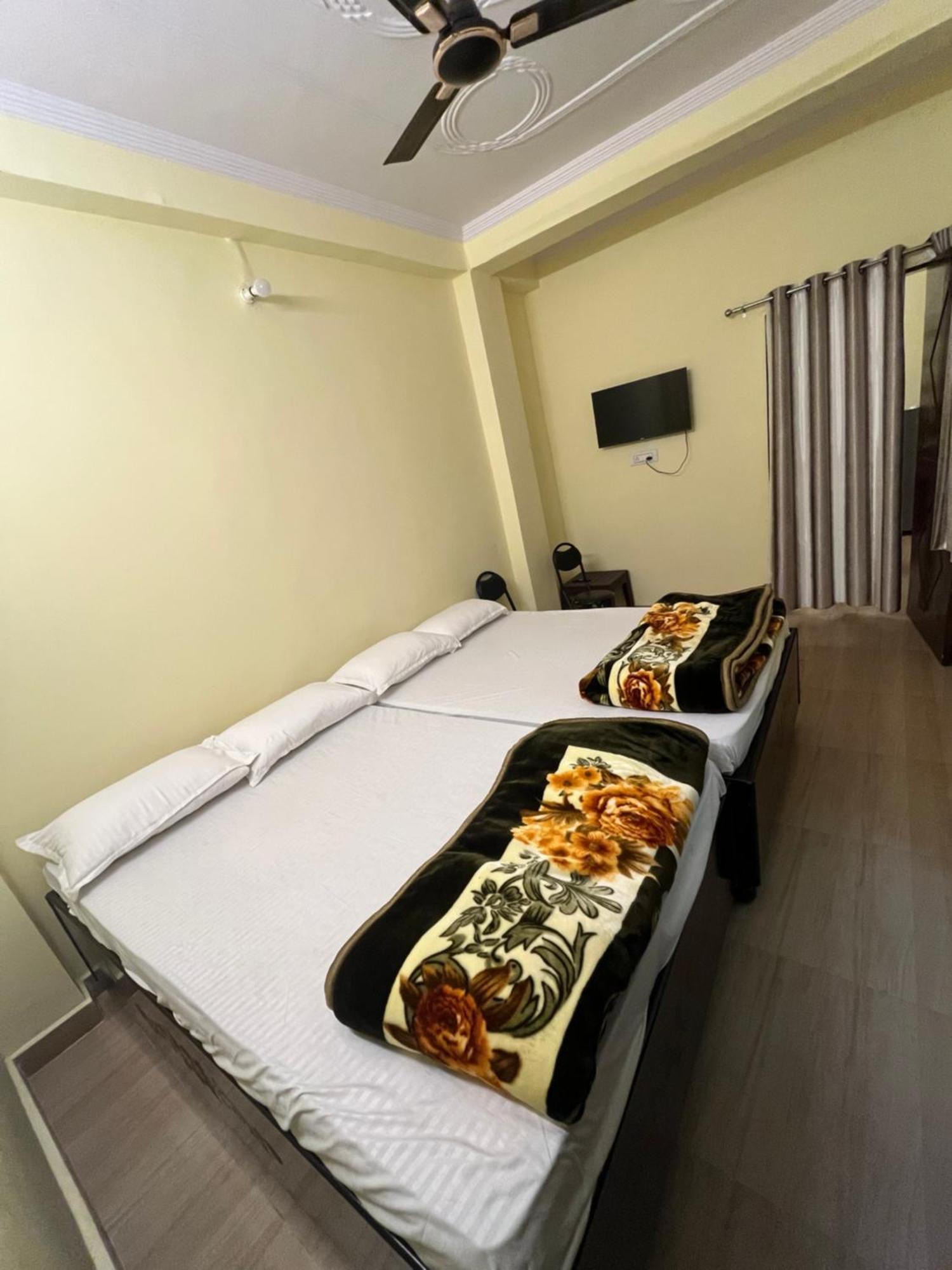 Incredible Banaras Inn Varanasi Exterior foto